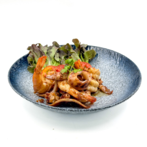 ปลาหมึกกระเทียมทะเลกุ้ง (Fried Squid Prawn Seafood Garlic)