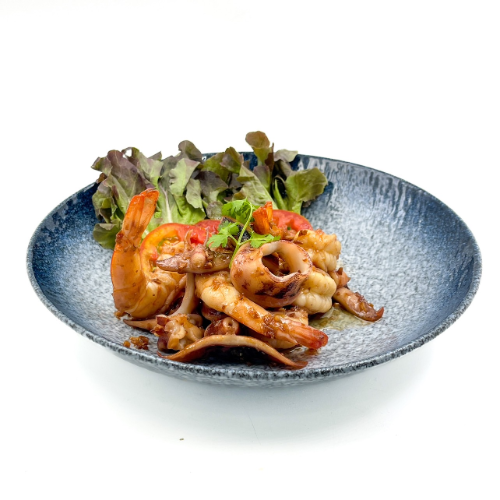 ปลาหมึกกระเทียมทะเลกุ้ง (Fried Squid Prawn Seafood Garlic)