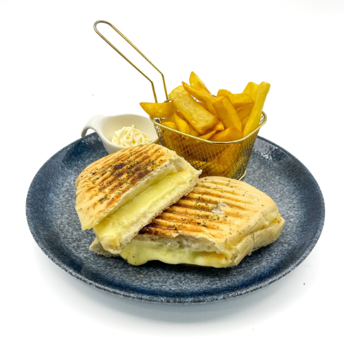 Grilled 3 Cheese Panini (พีนีนี่ กริล ชีส 3 แผ่น)